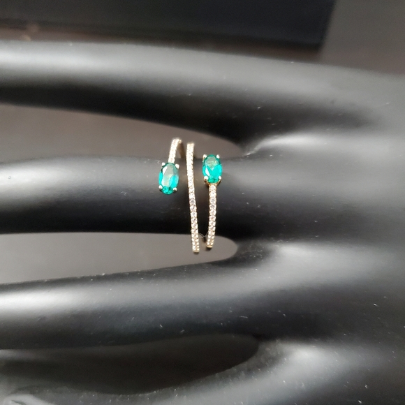 Jewelry - Sterling Silver 925 Ring Emerald Crossover
